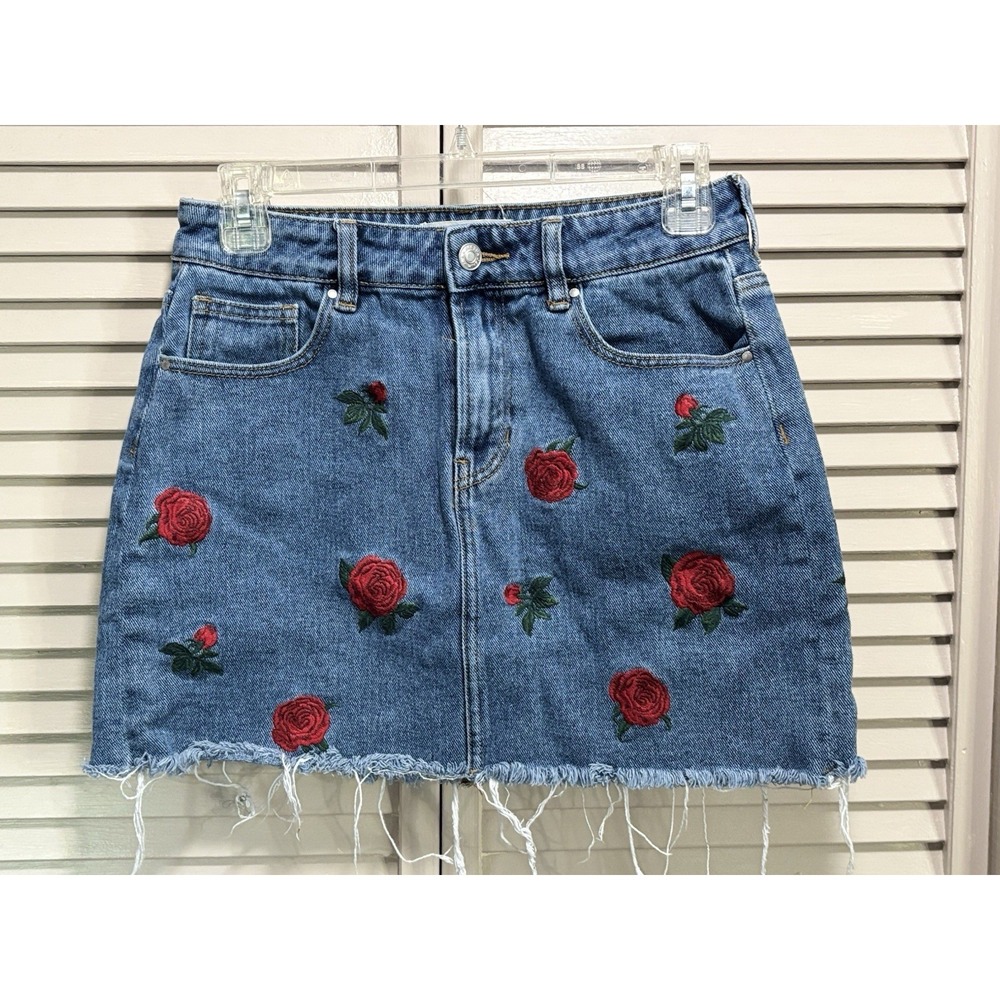 Pacsun Denim Mini Skirt Size 26 Pockets Embroidered‎ Roses Zip/Button Y2K